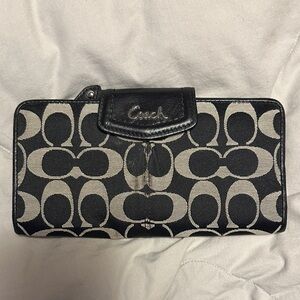 Coach Signature Black and Cream Wallet